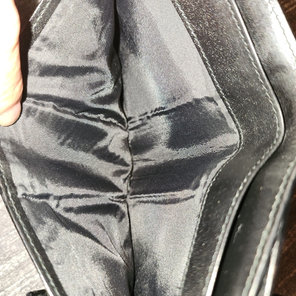 Authentic GUCCI - Suede and Leather Bi-Fold Wallet - Picture 11 of 14